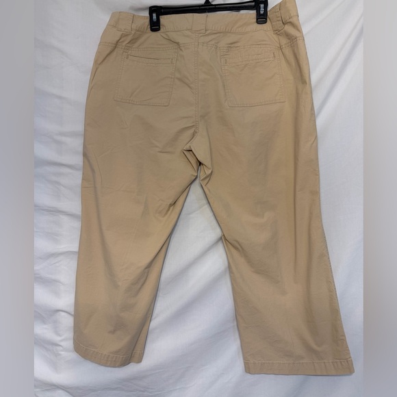 Avenue Khaki Chinos Capris 97% Cotton Office Casual - Picture 2 of 3
